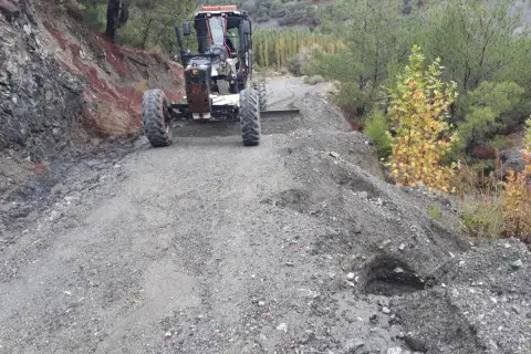 Malatya'da sağanak yağış: Yollar kapandı, ekipler sahada