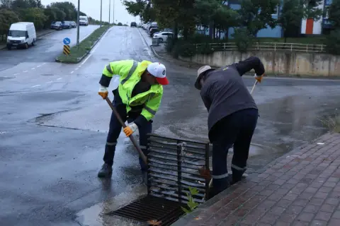 Çayırova'da Yağmur Mesaisi: Ekipler 7/24 Sahada