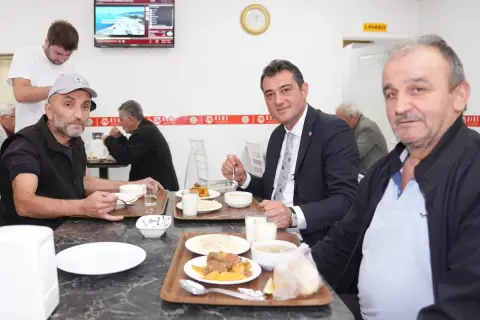 Başkan Köse, Kent Lokantası'nda vatandaşlarla yedi yemeği