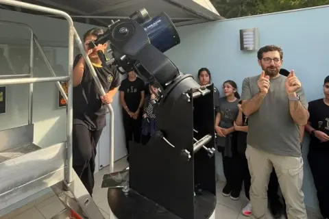 Antalya'da öğrenciler teleskopla gökyüzünü keşfetti