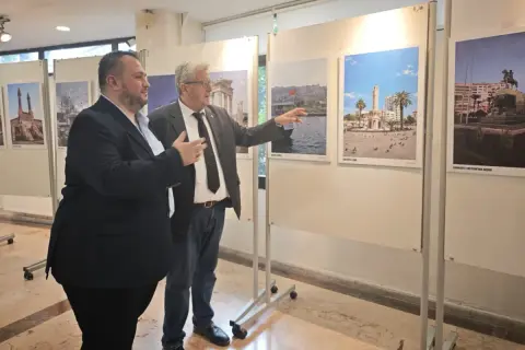 DEÜ'de 'Dikey Kadraj' fotoğraf sergisi açıldı