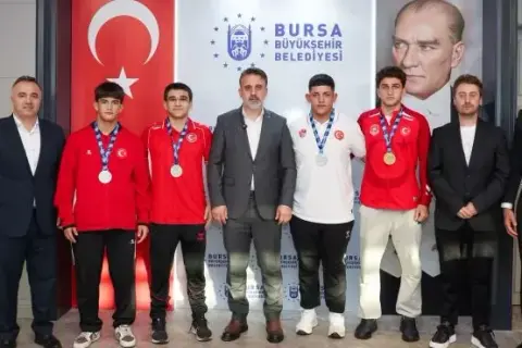 Biba madalyalı güreşçileri ağırladı: Filistin için güreştiler