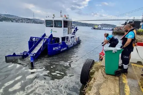 İBB'den deniz temizliği: 3 bin 660 metreküp atık toplandı