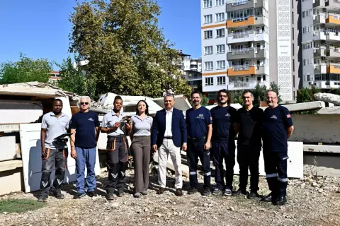 Kahraman Fareler Enkazda Hayat Buluyor