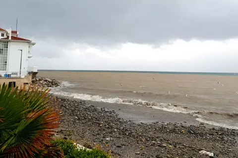 Bursa'da sel suları çamuru denize taşıdı!