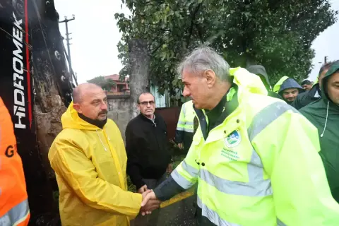 Sakarya'da sel felaketi: Vali ve Başkan sahada