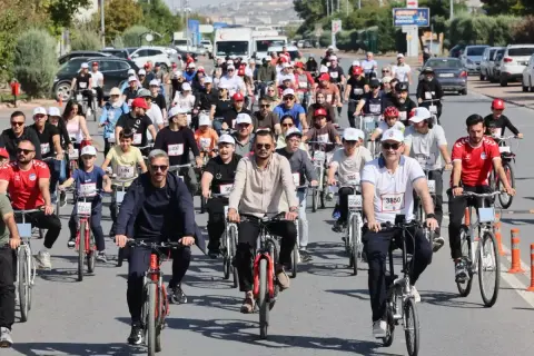 Kayseri'de Doktorlar Bisiklet Turu: 250 Kişi Pedal Çevirdi