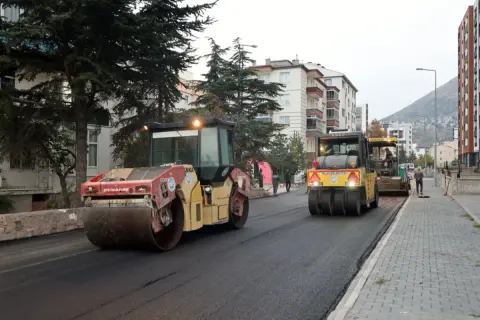 Talas'ta 3 caddede asfalt yenilendi, konfor arttı