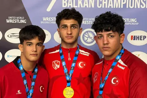Bursalı güreşçiler Hırvatistan'dan 3 madalyayla döndü