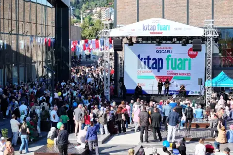 Kocaeli Kitap Fuarı'nda nadir eserler müzayedeye çıkıyor