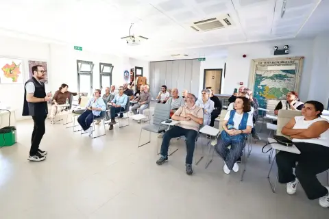 Efes Selçuk'ta zeytin üreticilerine budama eğitimi