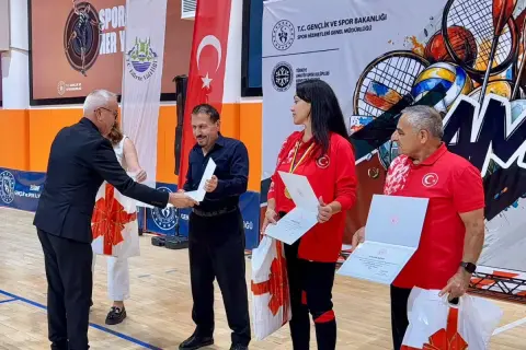 51 Yıllık Karate Ustasına Yılın Anlamlı Ödülü