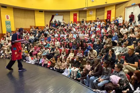 Yıldırım'da ücretsiz çocuk tiyatrosu: 'Evden Uzakta' miniklerle buluştu