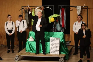 İzmir Karabağlar’ın ilk personel tiyatrosu sahnede