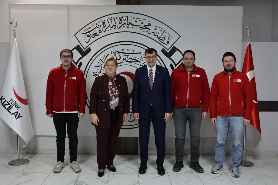 Başkan Kahveci'den Türk Kızılay Kütahya Şubesi’ne ziyaret
