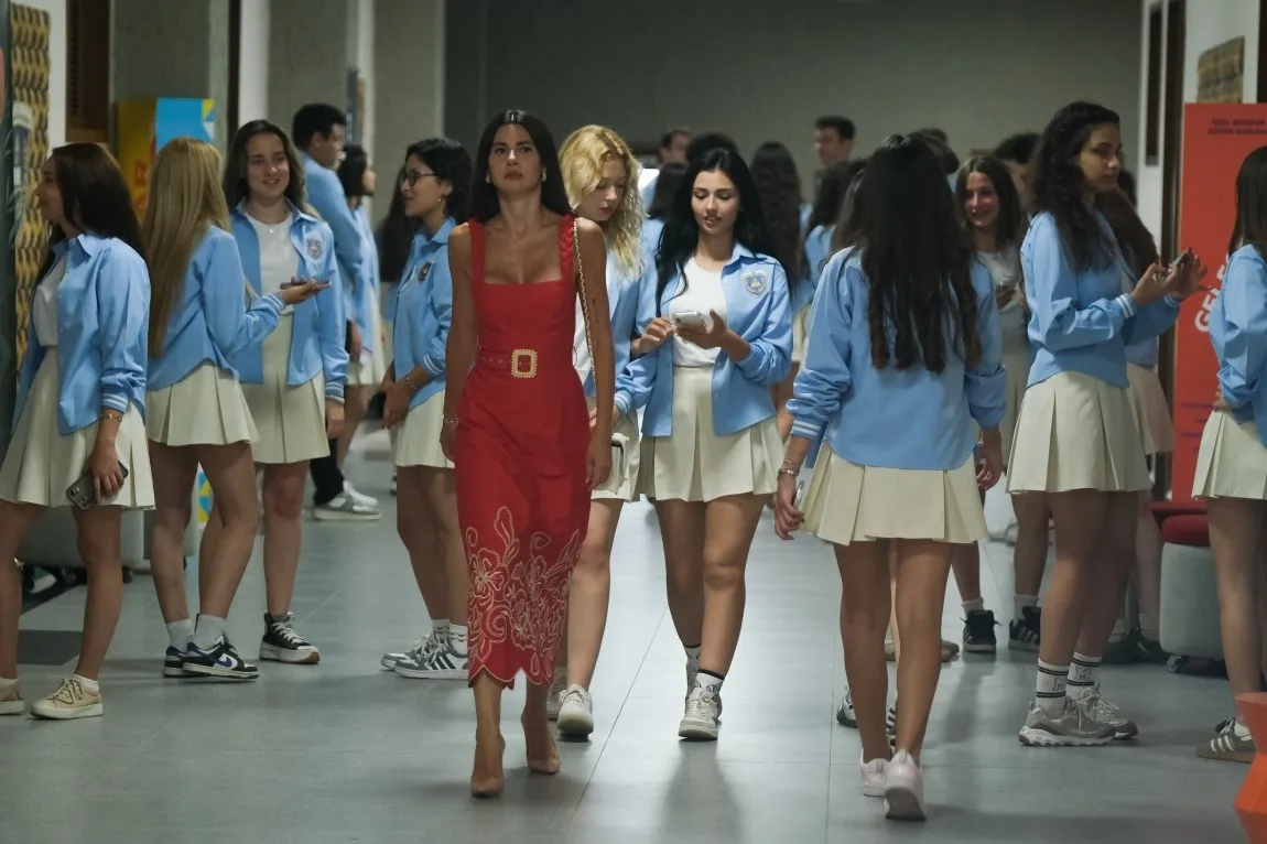 Nesrin Cavadzade'nin Şebnem'i ekranların yeni divası oldu