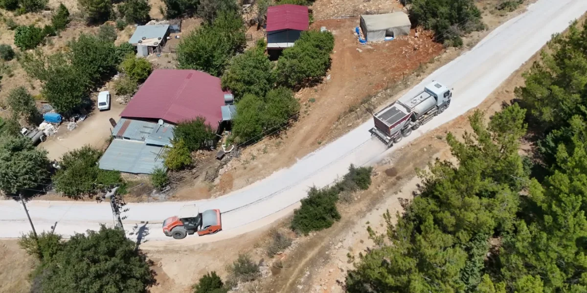 Mersin Büyükşehir, Balandız’da üretici yolunu yeniledi