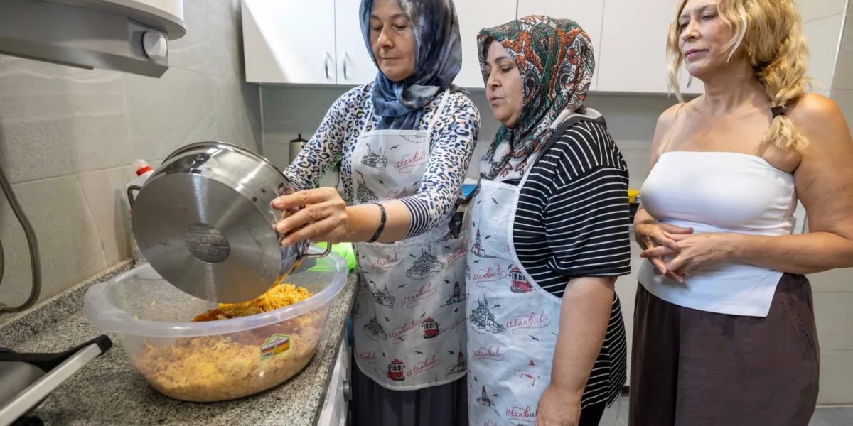 İzmir’de Dayanışma Mutfağı anneleri bir araya getiriyor
