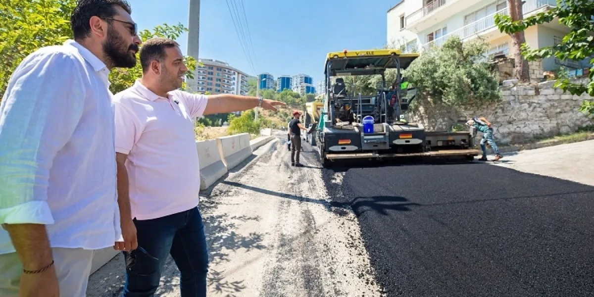 İzmir Narlıdere'de asfalt mesaisi