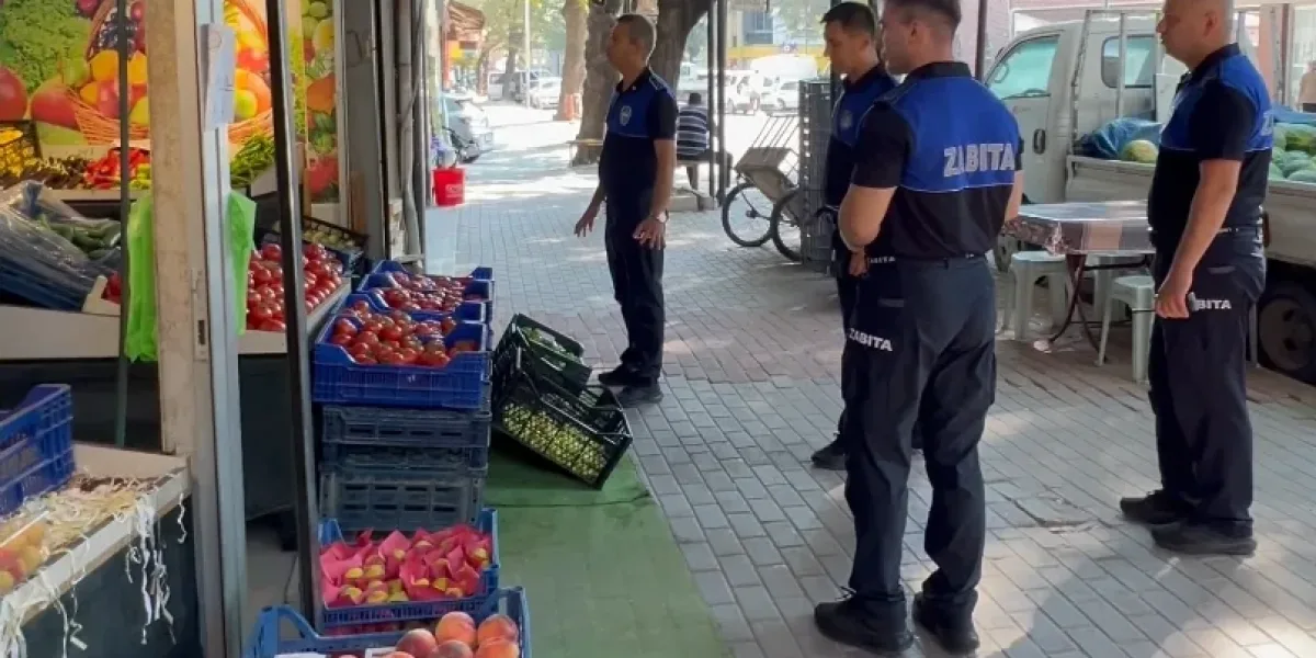 İnegöl Zabıtası'ndan kaldırım işgali ve çevre kirliliği denetimi