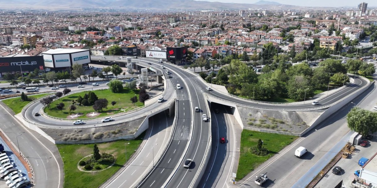 Uluyayla ve Altıyol üst geçitlerinin asfaltı yenilendi