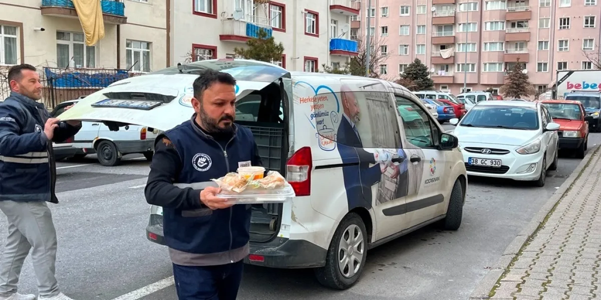 Kayseri Kocasinan'da gönüller 'kap kap' yemekle kazanılıyor