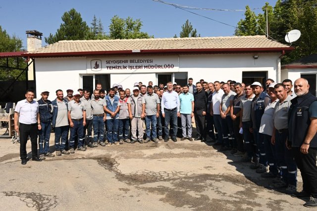 Ustaoğlu, mesaiye personeliyle başladı