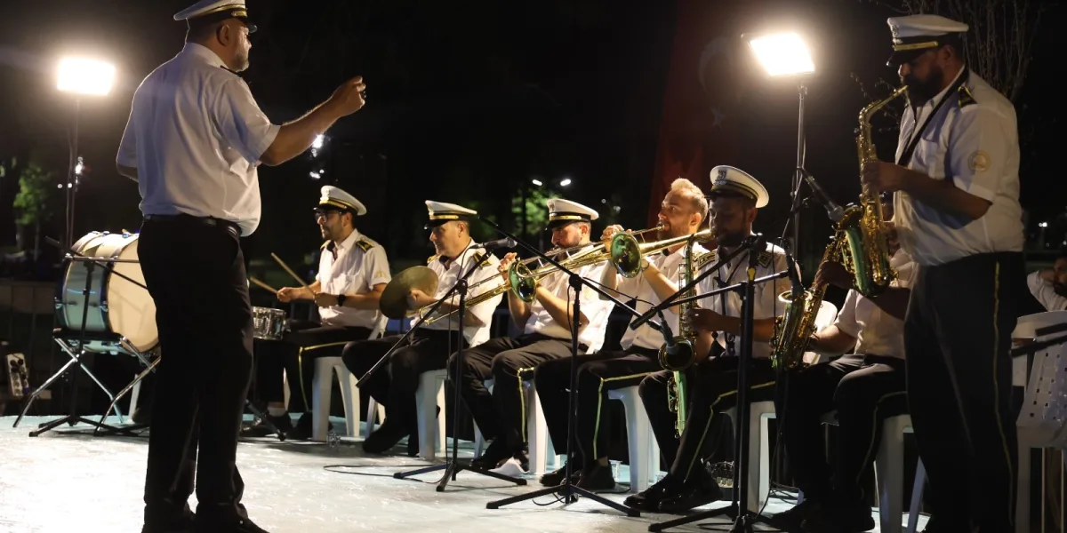Kocaeli'de Mehter ve Bando Takımı 7’den 70’e herkesi coşturdu