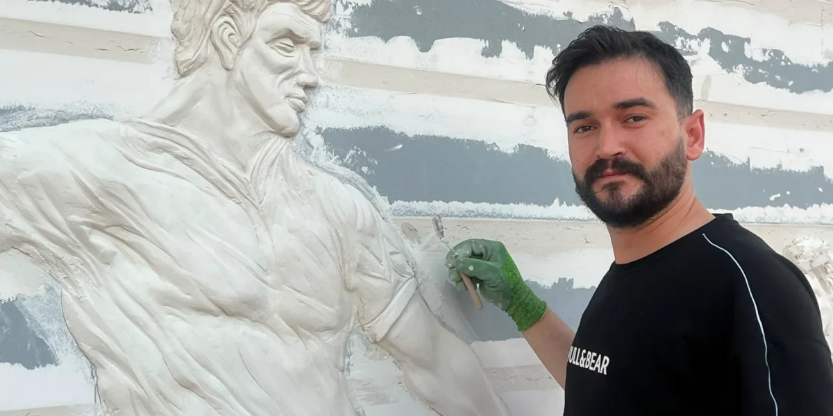 Heykel sanatçısı Berat Çelik sanatıyla değer katıyor
