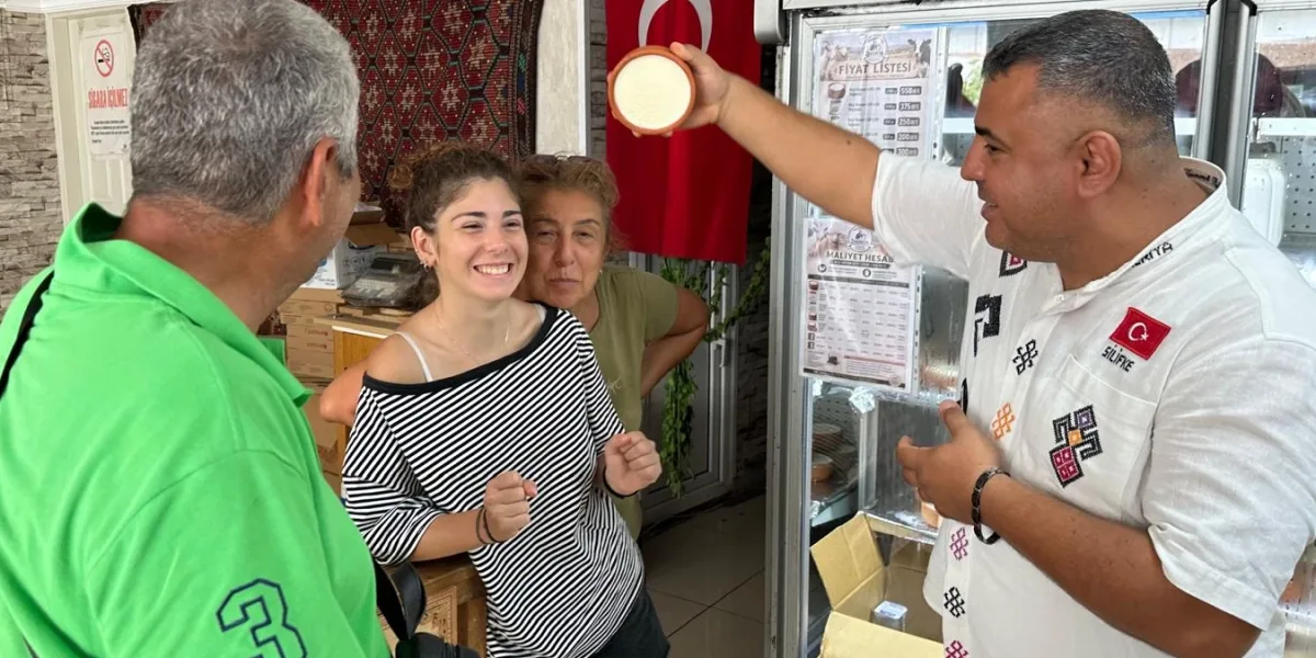 300 yıllık Silifke Yoğurdu marka yolunda... Ters çevrilmesine rağmen dökülmeyen yoğurt şaşırtıyor
