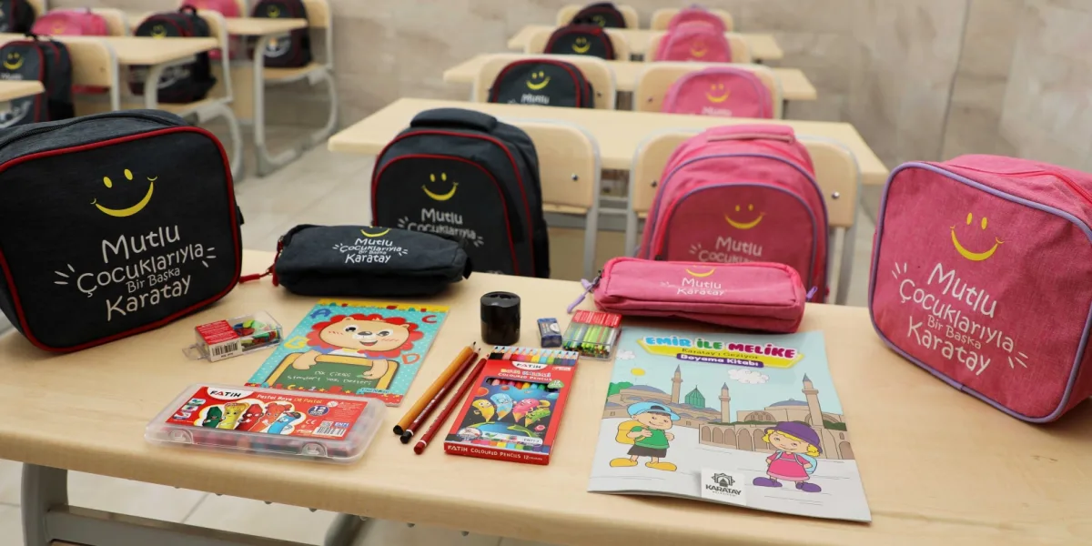 Karatay'da 9 bin öğrenciye çanta ve kırtasiye seti hediyesi