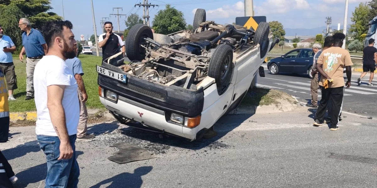D-100 Karayolu Hal Kavşağı'nda kaza: 2 yaralı