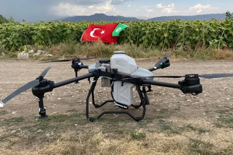 Ağrı’da tarımsal ilaçlamada teknoloji dönemi... Zirai drone sahaya indi