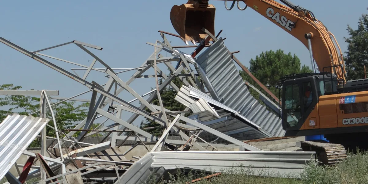 İzmir Ömerli'de kaçak yapıya geçit yok