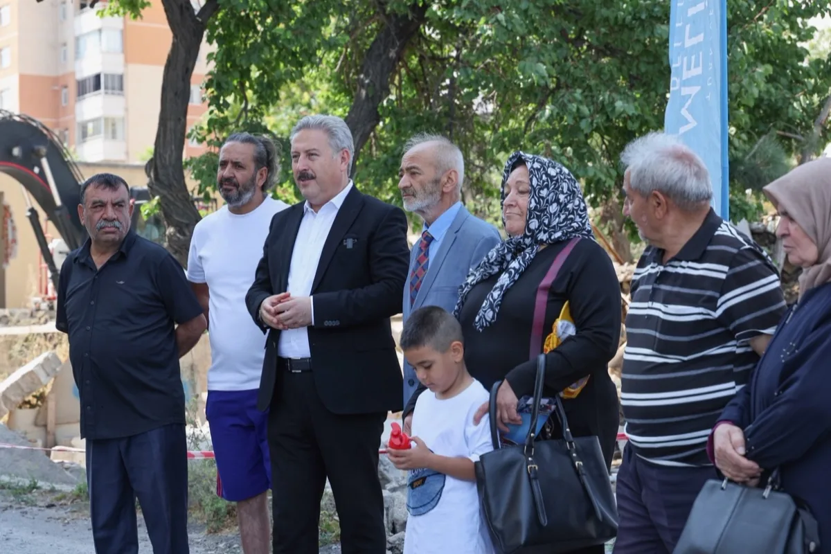 Melikgazi'de 9 gecekondu yıkıldı, yerine park