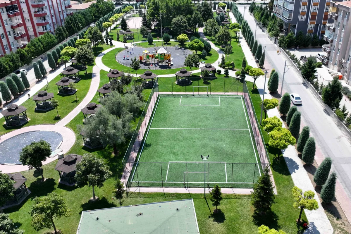 Karatay'a 14 halı saha: 8 yepyeni, 6'sı yenileniyor