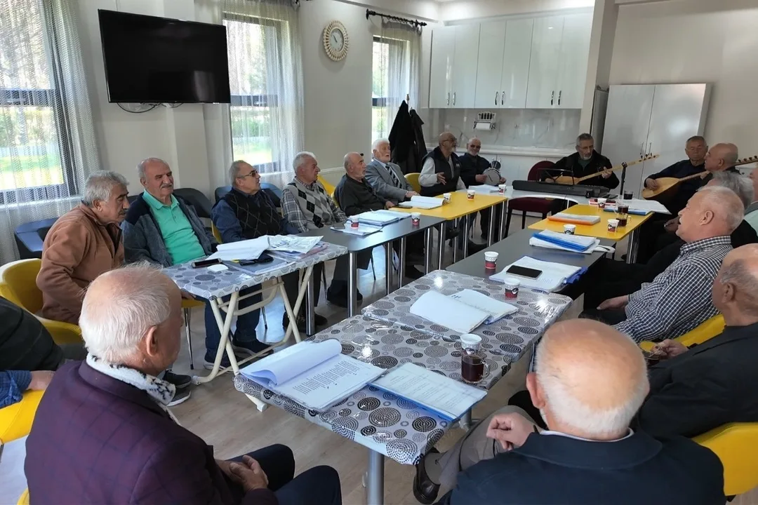Kayseri'de emekli kafeteryalarına akın: Çay 2 TL, çorba 20 TL