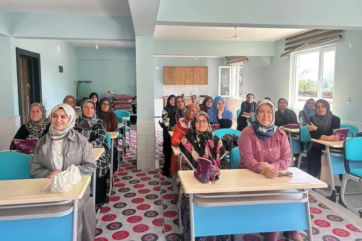 Sakarya'da "Kadın Kadına" projesi Akyazı'da sürüyor
