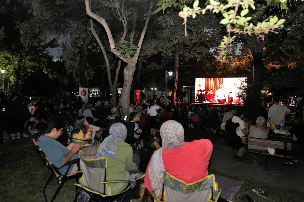Keçiören'de açık hava sinema: "Neşeli Günler" gösterimi