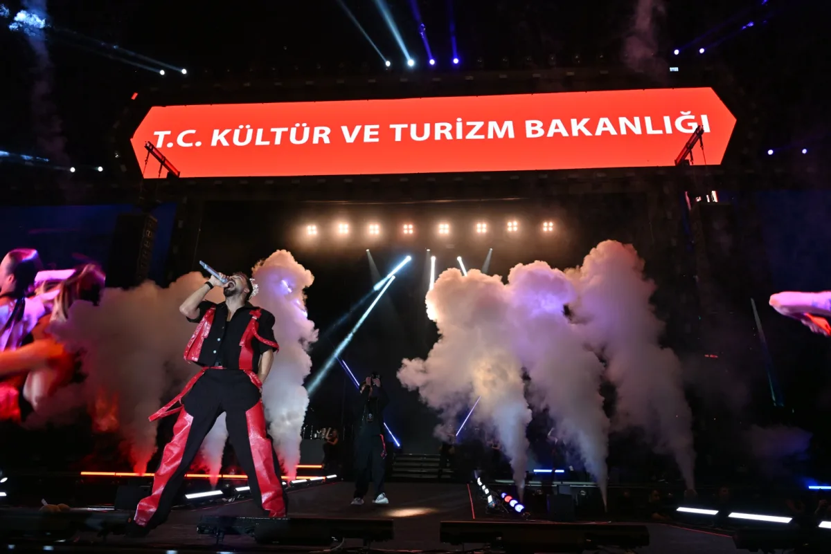 Sefo Erzurum'da binlerce hayranla buluştu