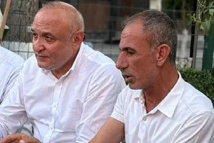 Eski CHP'li ilçe başkanı ve oğlu tutuklandı