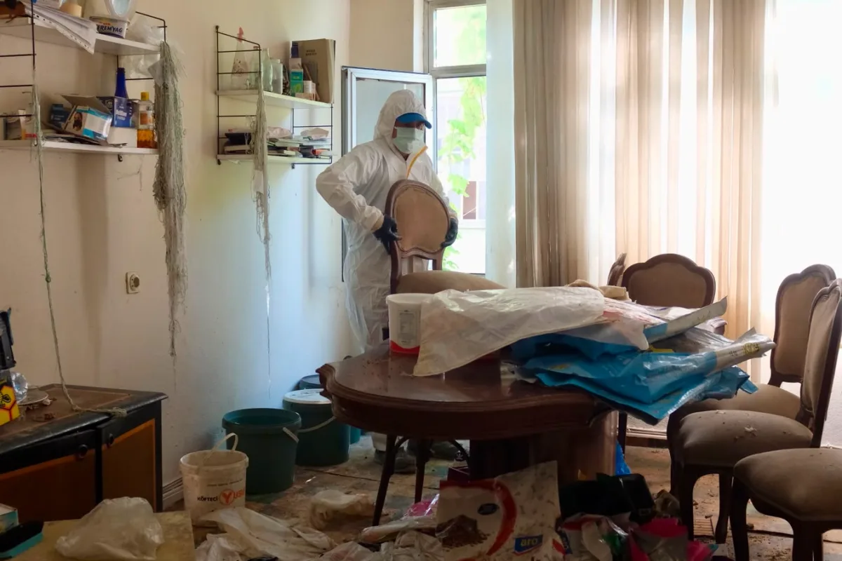 Yıldırım'da çöp evi temizlendi: 3 kamyon atık çıkarıldı
