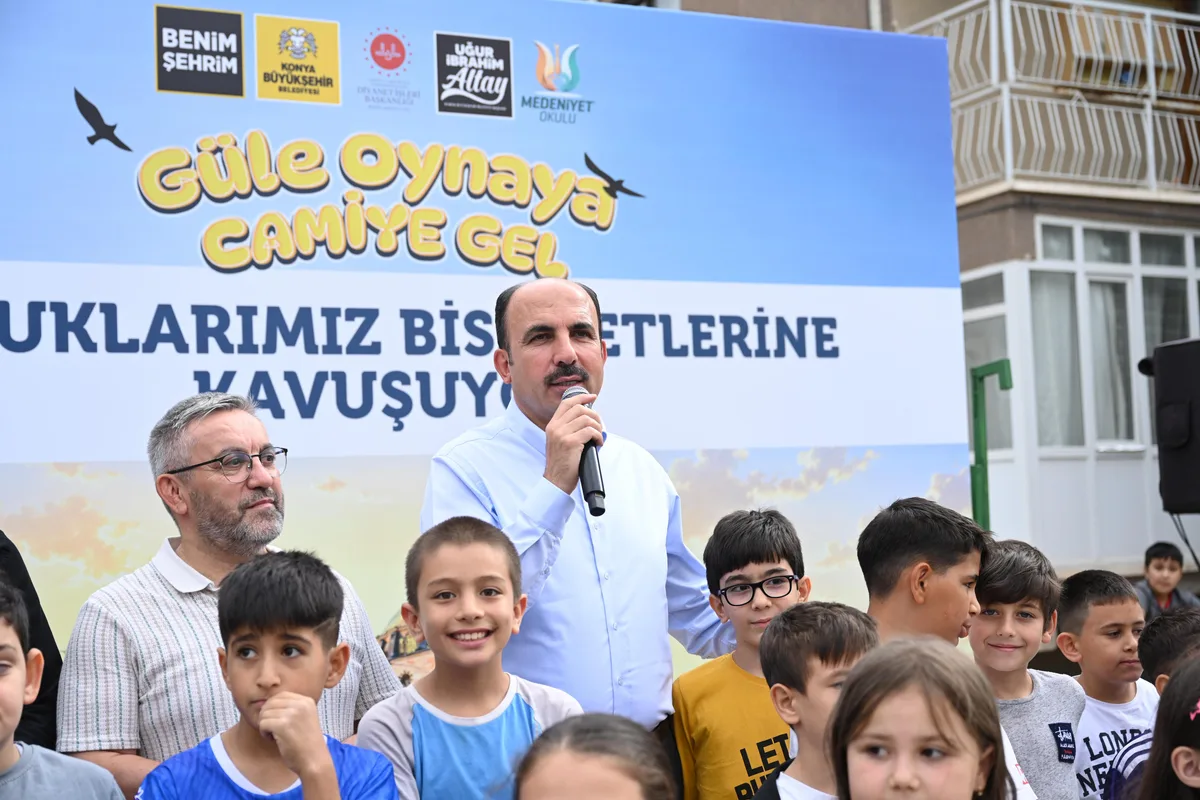 40 Gün Namaz Kılan Çocuklara Başkan Altay'dan Bisiklet