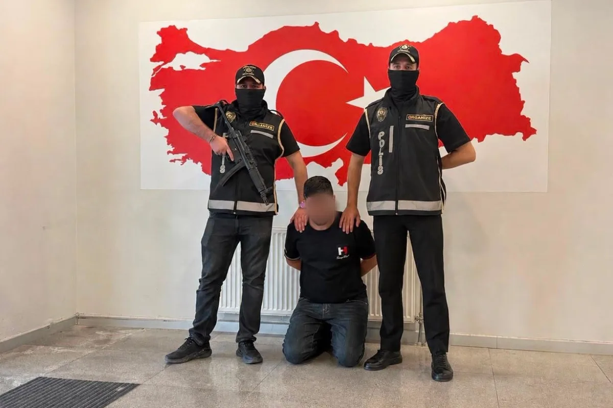 Bakü'de yakalanan şüpheli Türkiye'ye getirildi