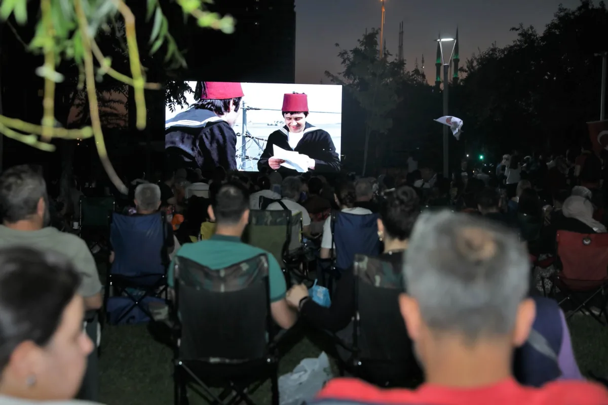 Keçiören'de Açık Hava Sinema: "Süt Kardeşler" İzlendi