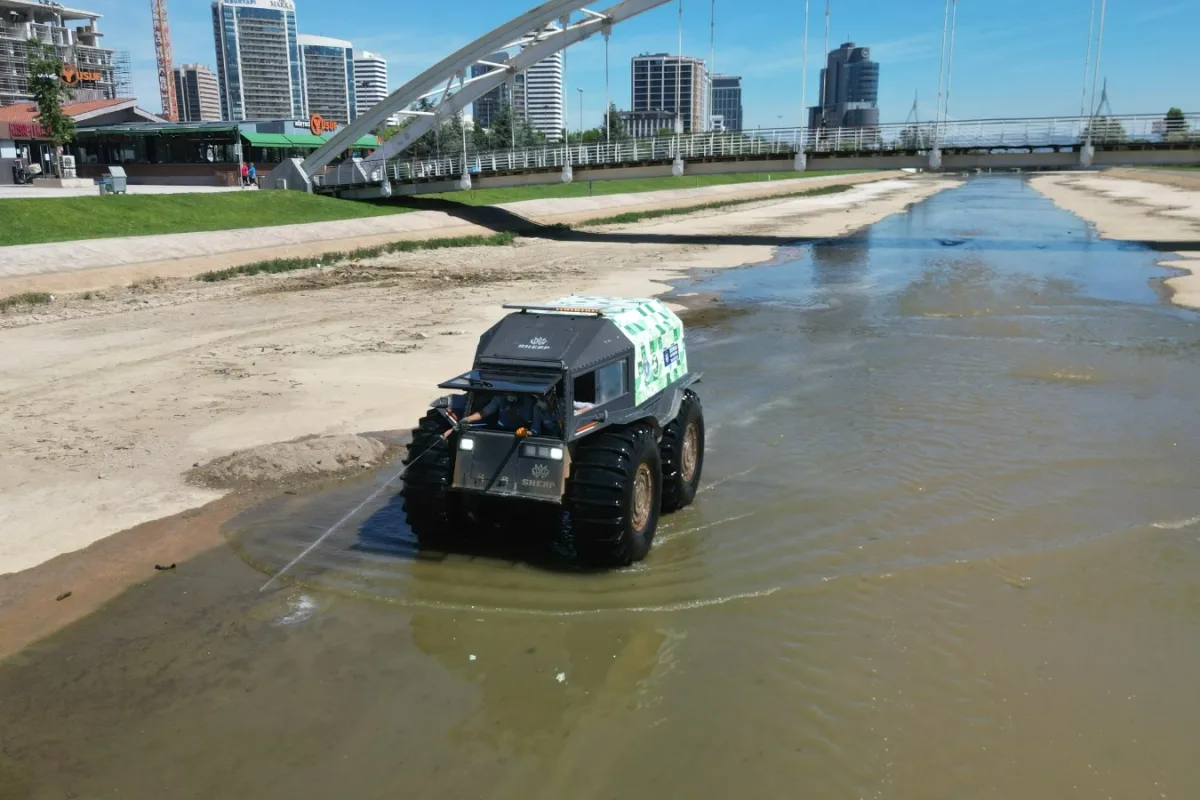 Bursa'da sineklerle mücadele 90 araçla gece gündüz