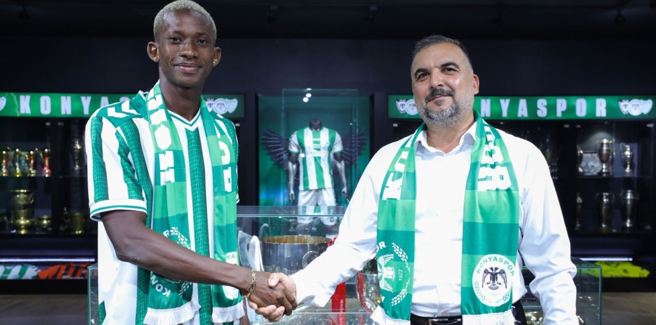 Konyaspor 4 Futbolcuya Birden İmza Attırdı