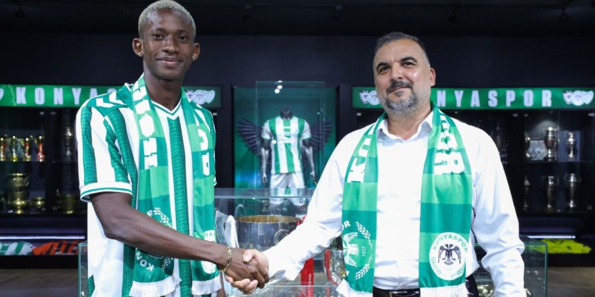 Konyaspor 4 Futbolcuya Birden İmza Attırdı
