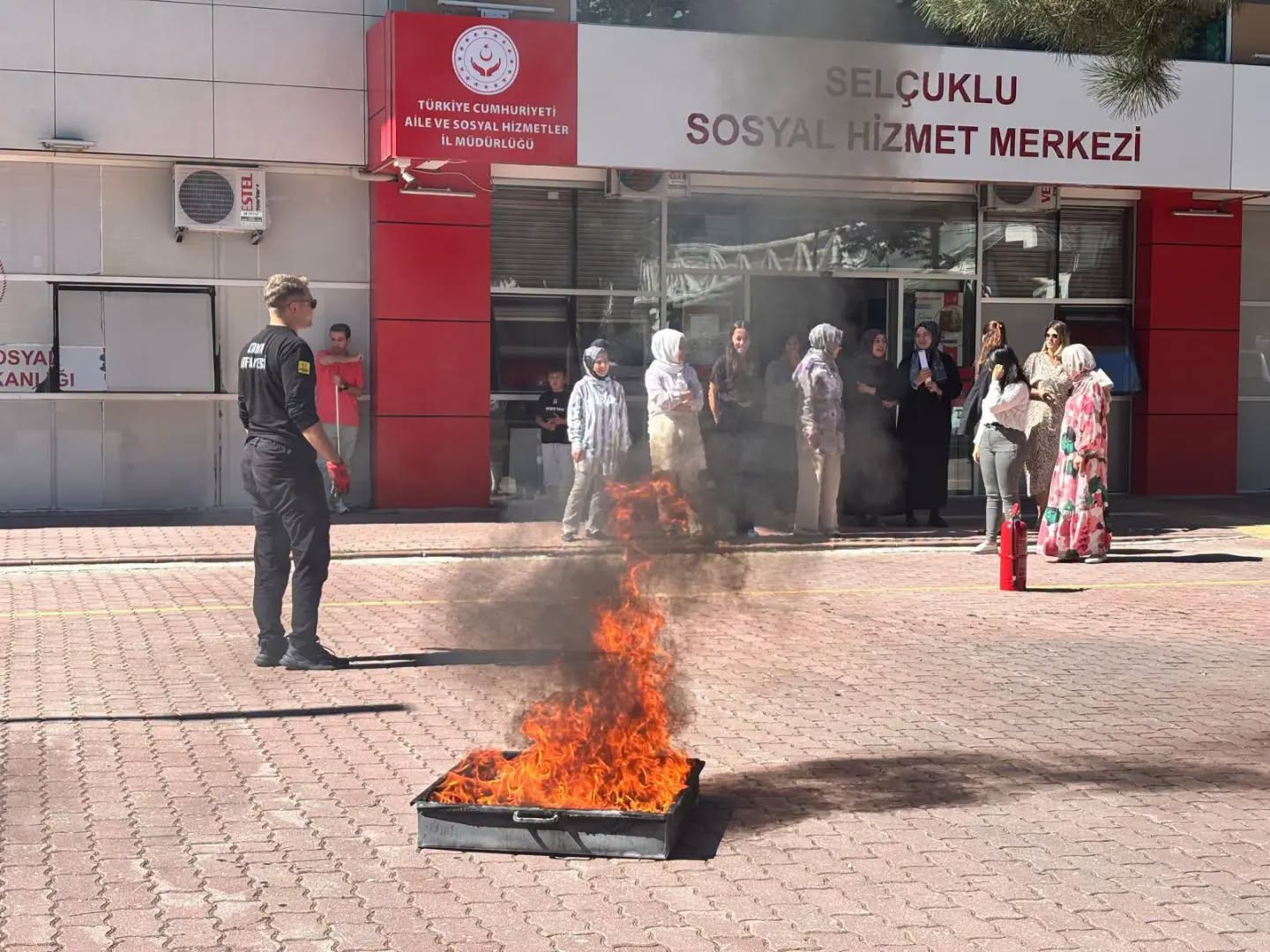 Sosyal Hizmetlerde yangına anında müdahale eğitimi verildi