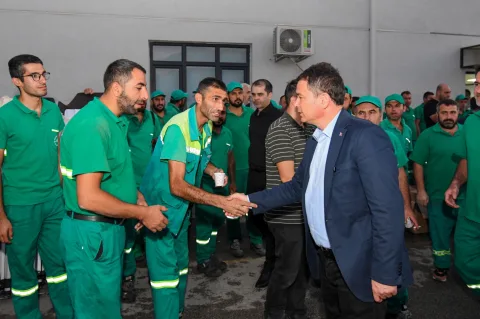 Bursa'da günün ilk ışıkları Osmangazi’nin emekçilerini aydınlattı